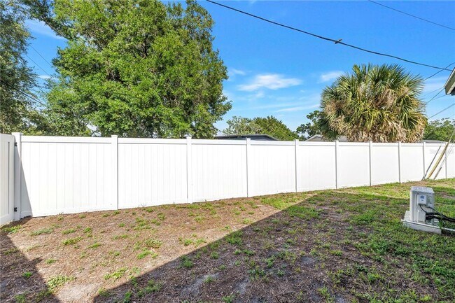 Building Photo - 7599 Meadowlawn Dr N