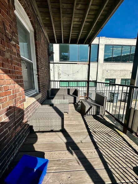 Building Photo - 10 Saint Lukes Rd