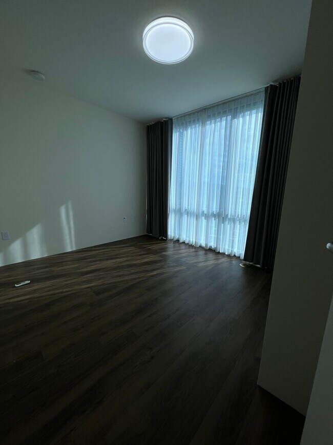 Building Photo - ** 2 BEDROOM 2 BATH** 2 covered PARKING, O...