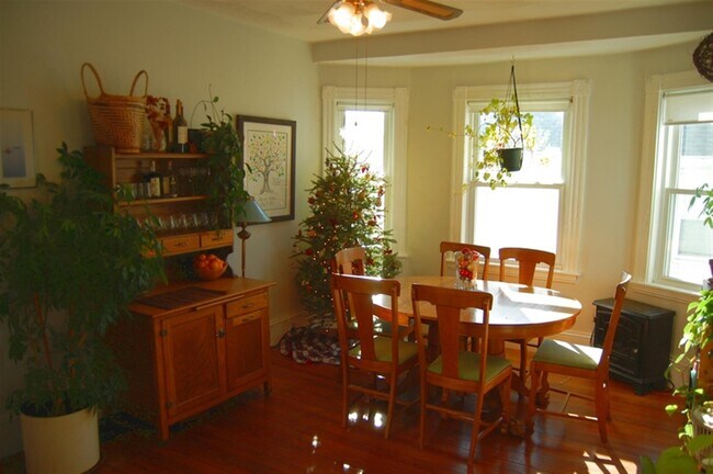 Building Photo - 55 Victoria St