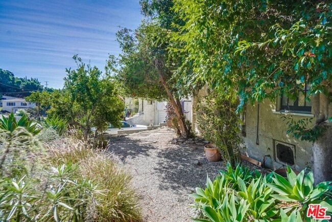 Building Photo - 1574 Murray Dr
