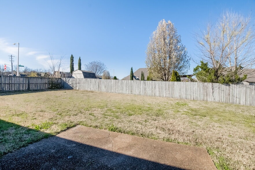 Building Photo - 7744 Shadow Glen Ln