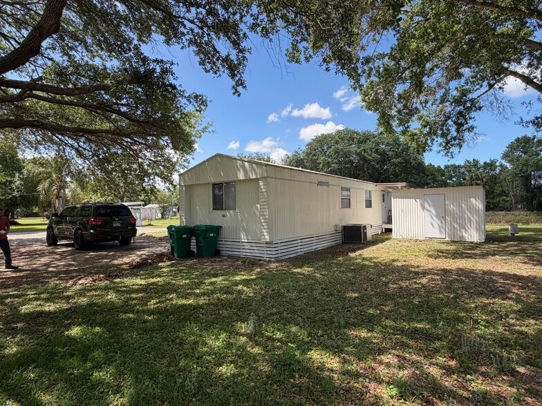 Building Photo - 4865 NW 27th St