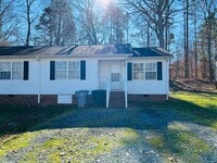 Building Photo - 304 Poplar St