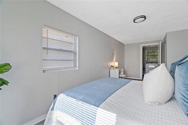 Building Photo - 4220 E Powhatan Ave