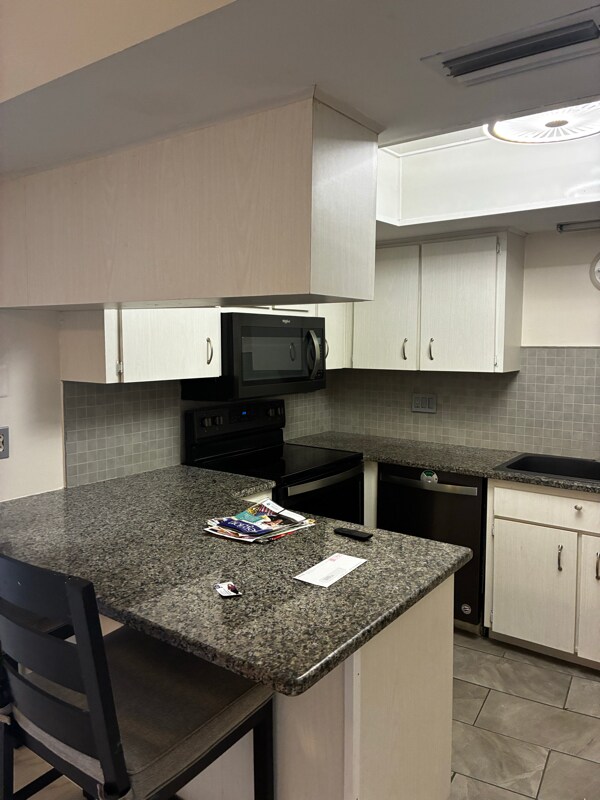 Building Photo - 5428 Larchmont Ct