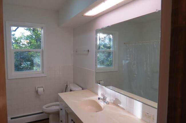 Building Photo - 722 Highland