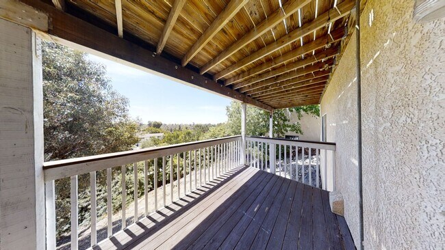 Building Photo - Beautiful House on Manhasset! Great Views! (Lease out, pending signatures. Check back in a few da...