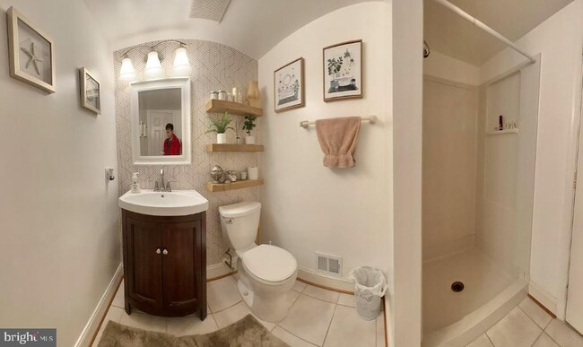 Building Photo - 9915 S Glen Rd