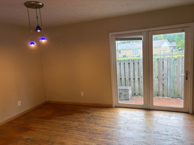 Building Photo - 423 Kirkcaldy Ct