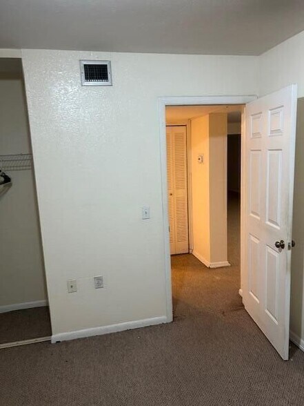 Building Photo - 3626 Whitehall Dr