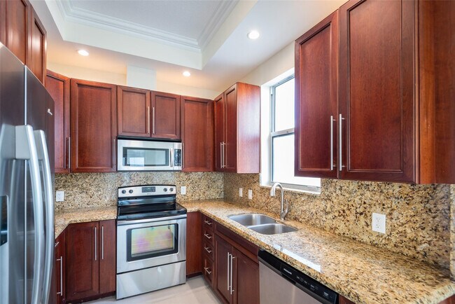 Building Photo - 3236 NE 5th St