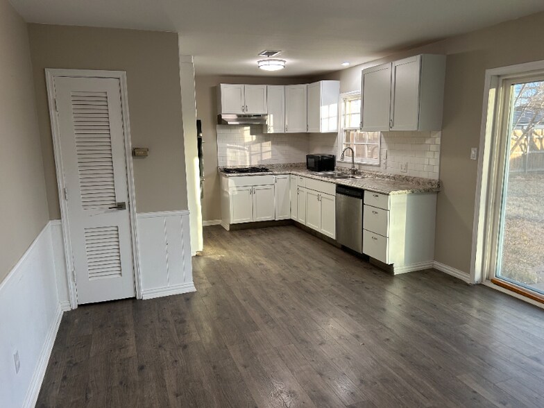 Building Photo - 5507 Floyd Ave