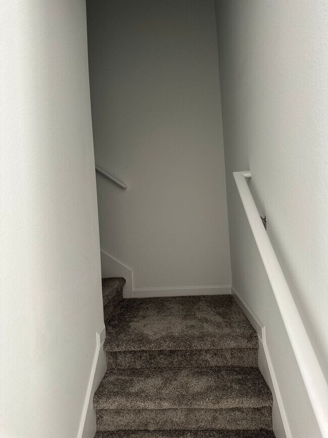 Building Photo - Beautiful Townhome  3 Bedroom 2.5 Bathroom