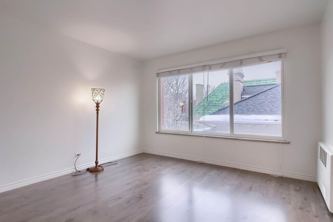 Building Photo - Large Condo in Cap Hill Area!