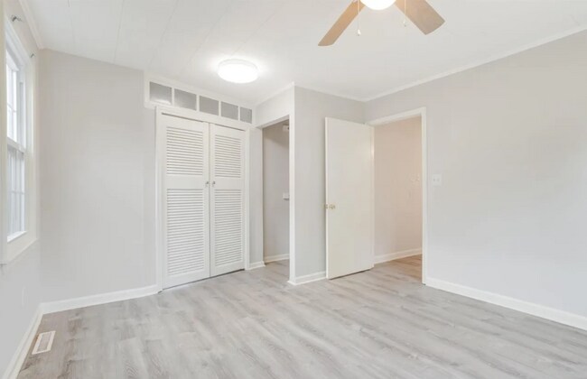 Building Photo - Cozy 3/2 Updated Home in Greenville Available Now!