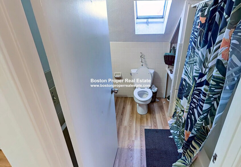 Building Photo - 40 Brainerd Rd