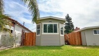 Building Photo - Newer West Sac Home