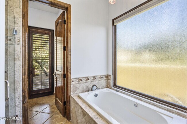 Building Photo - 9222 E Rimrock Dr