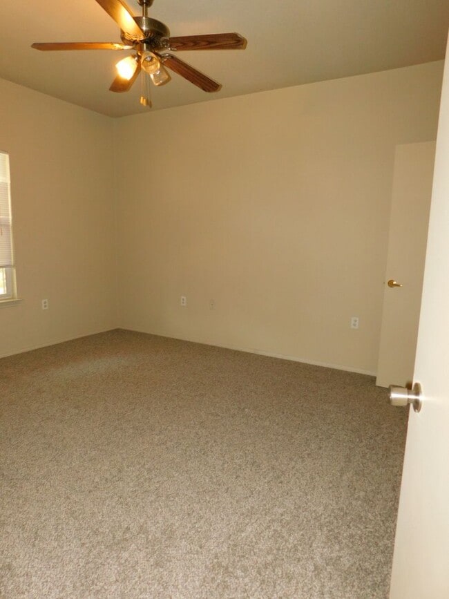 Building Photo - 1811MAPLE