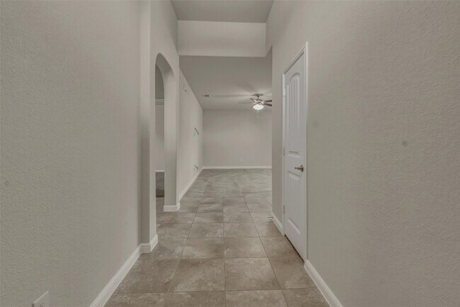 Building Photo - 9528 Blaine Dr