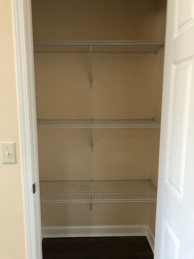 Building Photo - 2016 Iris Rd