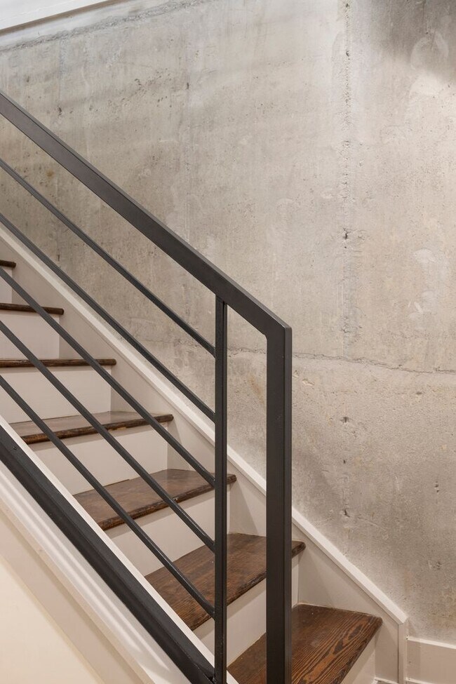 Building Photo - Spacious 2-Bedroom Apartment for Rent