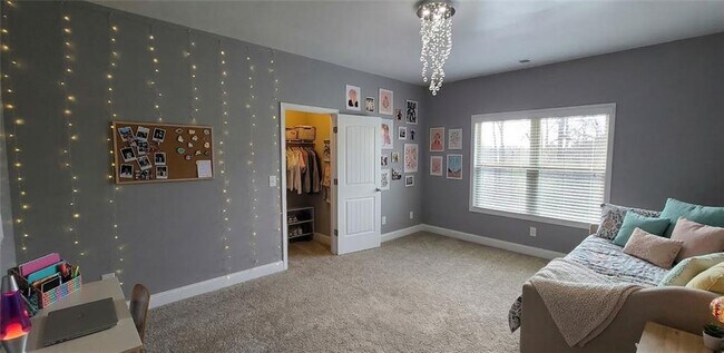 Building Photo - 4215 Hopewell Manor Dr