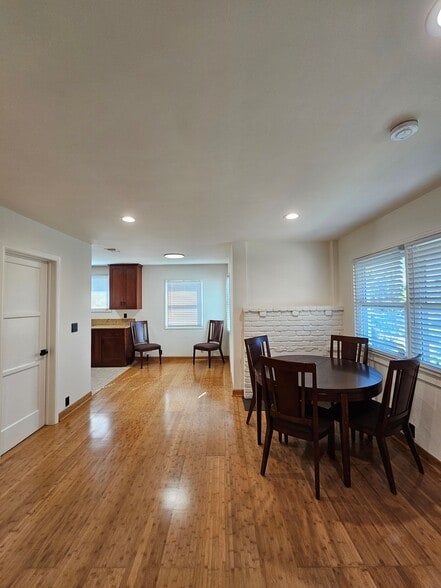 Building Photo - 2942 Midvale Ave