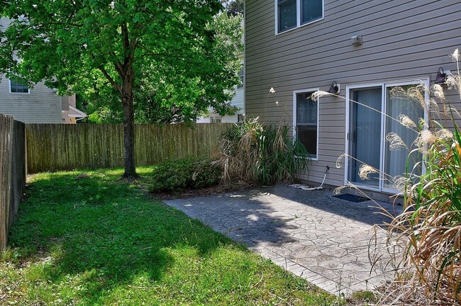 Building Photo - CHICKS BEACH CONDO FOR RENT - VIRGINIA BEACH!
