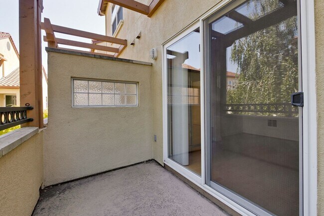 Building Photo - Downtown Mountain View l Stylish Home