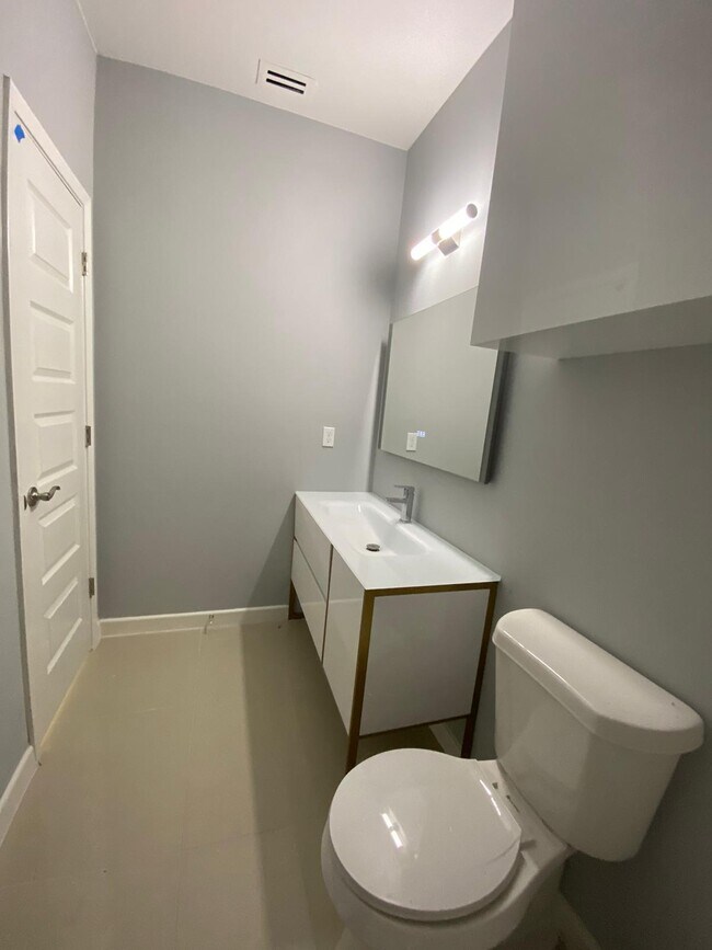 Building Photo - 1428 W Harrison Ave