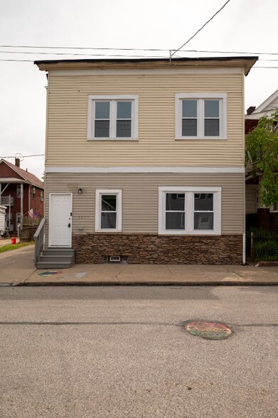 Building Photo - 1277 W 67th St
