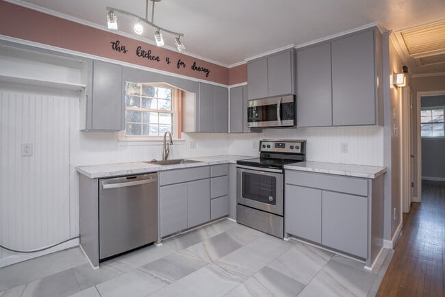 Building Photo - 6212 Pawnee Dr