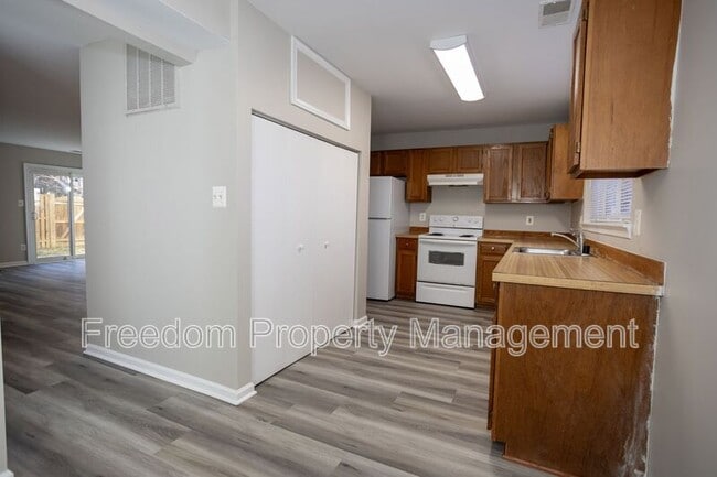 Building Photo - 16326 Taconic Cir