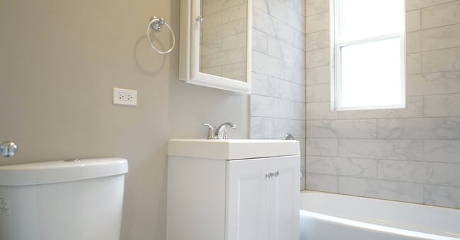 Building Photo - 2957 N Avers Ave