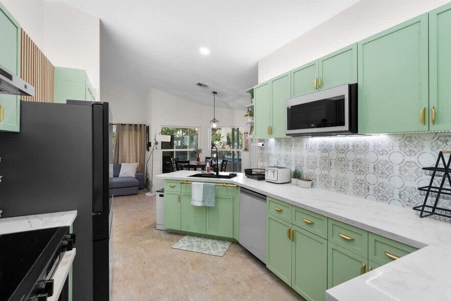 Building Photo - 7071 SW 20th St