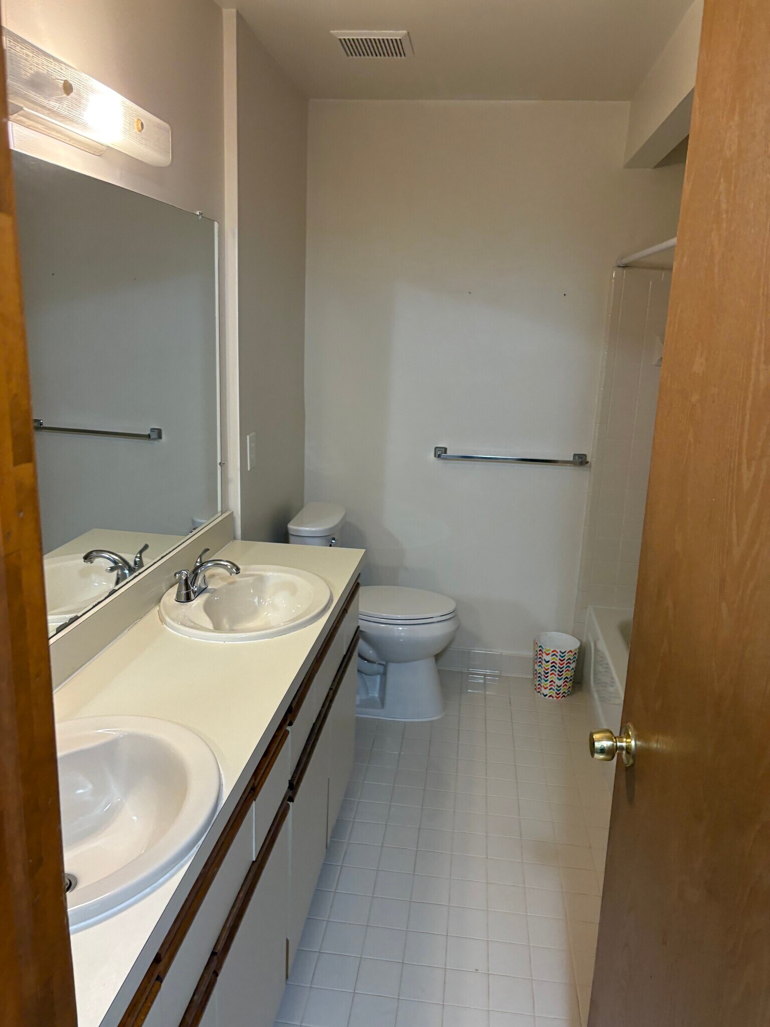 Building Photo - 5923 Niles Dr
