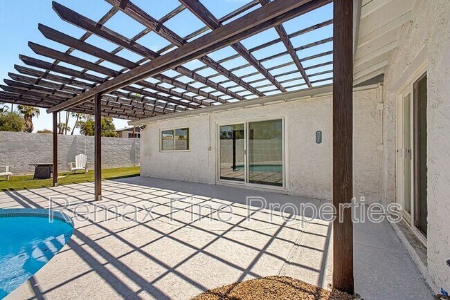Building Photo - 5228 E Karen Dr