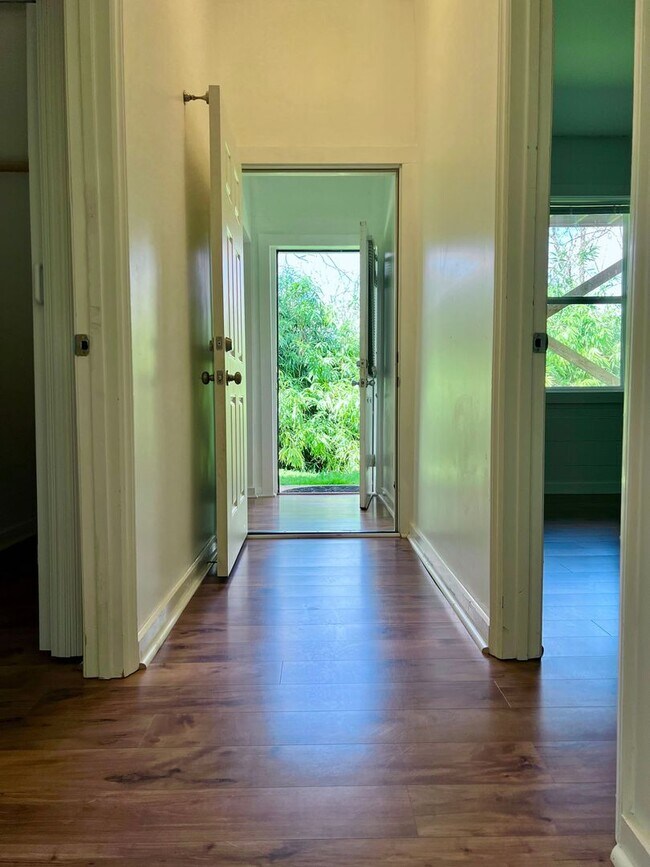 Building Photo - Beautiful and Spacious 5 Bedroom + 3 Bath Home w/ Office close to Downtown!