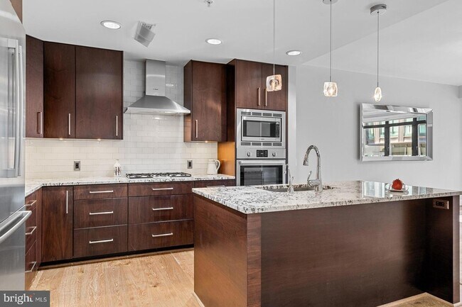 Building Photo - 7171 Woodmont Ave