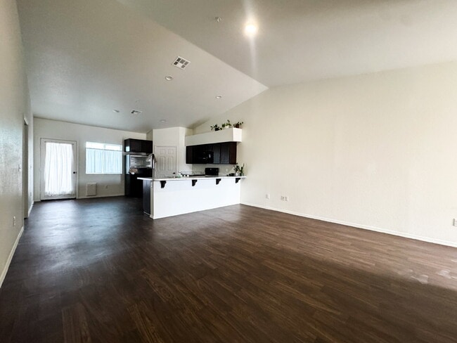 Building Photo - "Charming 3-Bedroom, 2 Bathroom Home in Yuma!"