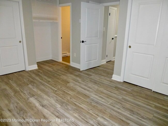 Building Photo - 127 Amberly Dr