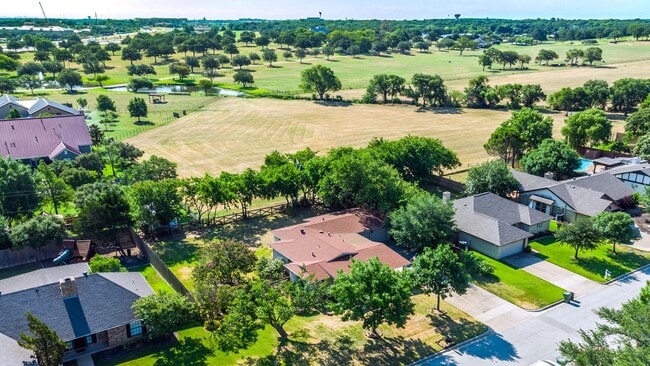 Building Photo - 3 Bedroom 2 Bath 2 Car Garage - Backs Up To A Nice Farm
