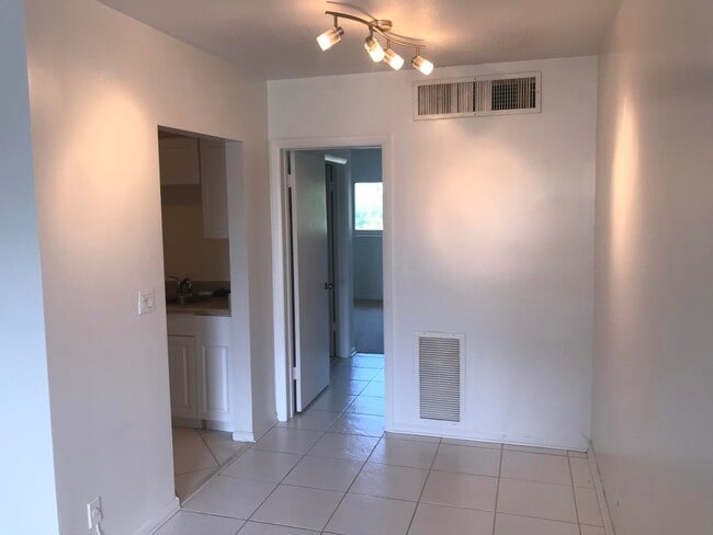 Building Photo - 2309 S Federal Hwy