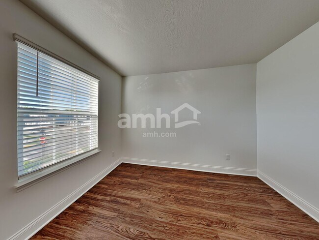 Building Photo - 8331 Merlin Dr