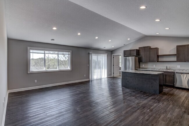 Building Photo - 600 W 9th St