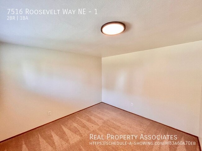 Building Photo - 7516 Roosevelt Way NE