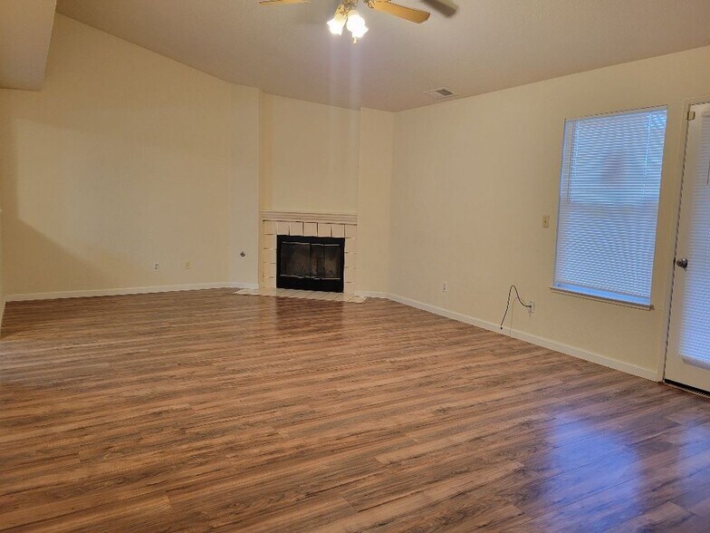 Building Photo - 1812 College Greens Dr