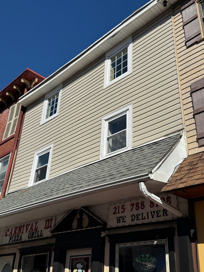 Building Photo - 2/3 Bedroom, 1 Bath Two Story Mill Street Apartment